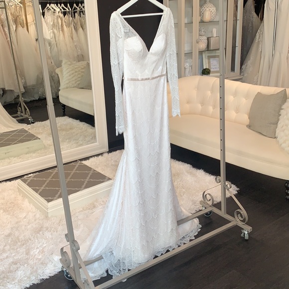 4817 Paloma Blanca - Picture 2 of 5